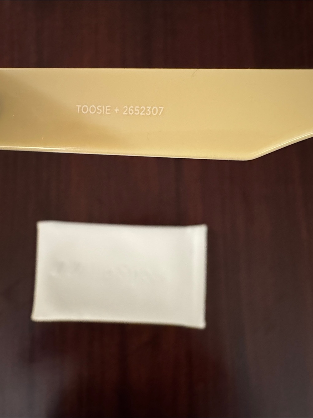 Le Specs: Tootsie + | cream cat-eyed silhouette sunglasses - Picture 10 of 10